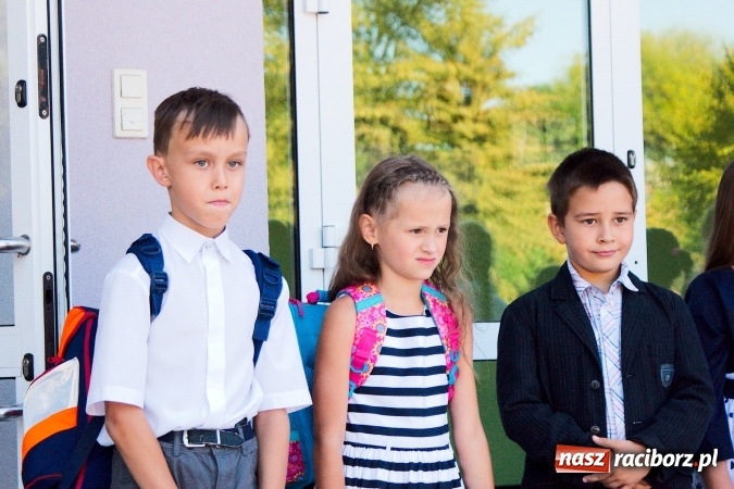 Zdjęcie w galerii na portalu naszraciborz.pl: Wakacje już minęły, nauki przyszedł czas! Rozpoczęcie roku szkolnego w SP 15 wiadomości z regionu