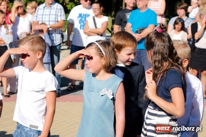 Zdjęcie w galerii na portalu naszraciborz.pl: Wakacje już minęły, nauki przyszedł czas! Rozpoczęcie roku szkolnego w SP 15 wiadomości z regionu