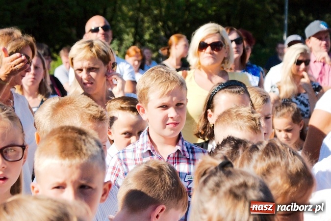 Zdjęcie w galerii na portalu naszraciborz.pl: Wakacje już minęły, nauki przyszedł czas! Rozpoczęcie roku szkolnego w SP 15 wiadomości z regionu