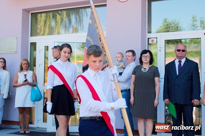 Zdjęcie w galerii na portalu naszraciborz.pl: Wakacje już minęły, nauki przyszedł czas! Rozpoczęcie roku szkolnego w SP 15 wiadomości z regionu