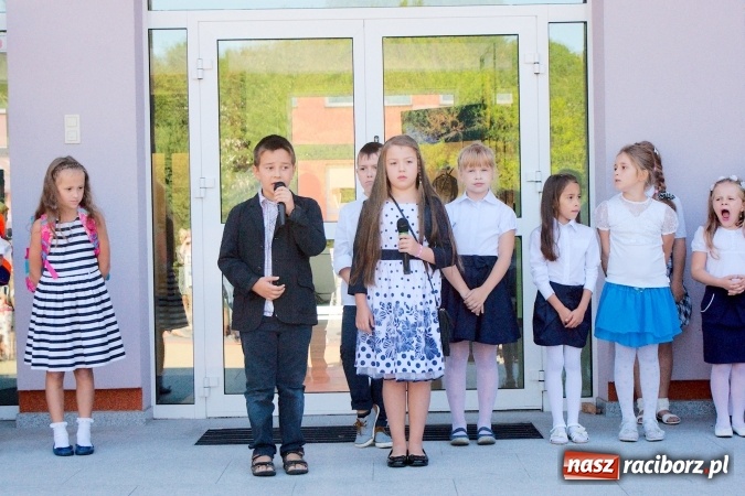 Zdjęcie w galerii na portalu naszraciborz.pl: Wakacje już minęły, nauki przyszedł czas! Rozpoczęcie roku szkolnego w SP 15 wiadomości z regionu