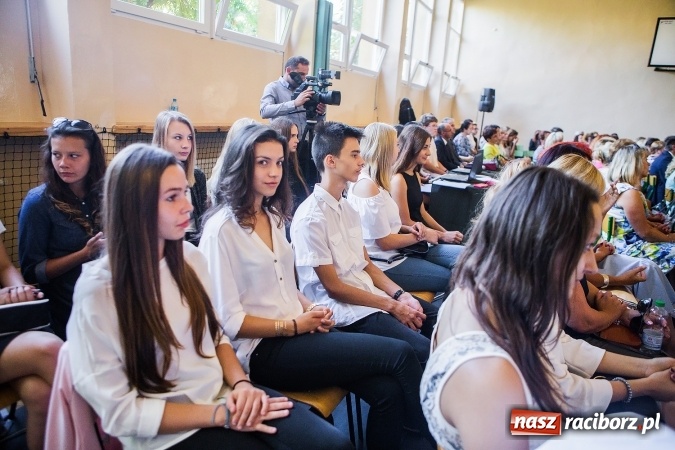 Zdjęcie w galerii na portalu naszraciborz.pl: Rok szkolny rozpocząć czas! W G1 odbyła się miejska inauguracja  wiadomości z regionu
