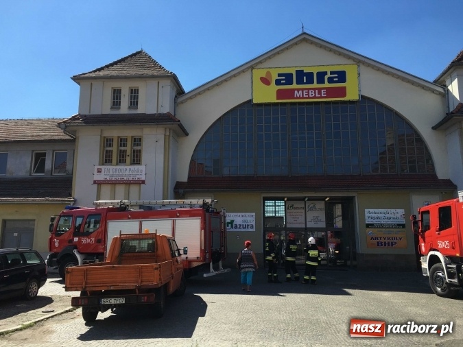 Zdjęcie w galerii na portalu naszraciborz.pl: W hali targowej przy Eichendorffa uruchomił się alarm z monitoringu pożarowego wiadomości z regionu