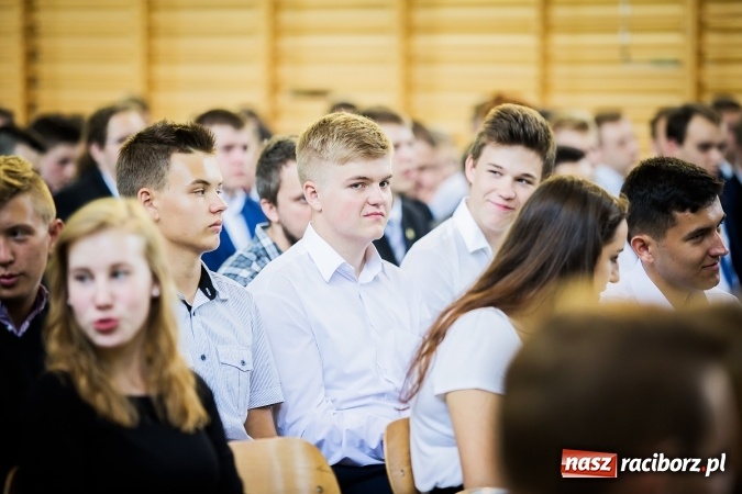 Zdjęcie w galerii na portalu naszraciborz.pl: W CKZiU nr 2 Mechanik odbyła się powiatowa inauguracja roku szkolnego 2016/2017 wiadomości z regionu