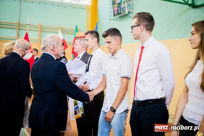 Zdjęcie w galerii na portalu naszraciborz.pl: W CKZiU nr 2 Mechanik odbyła się powiatowa inauguracja roku szkolnego 2016/2017 wiadomości z regionu