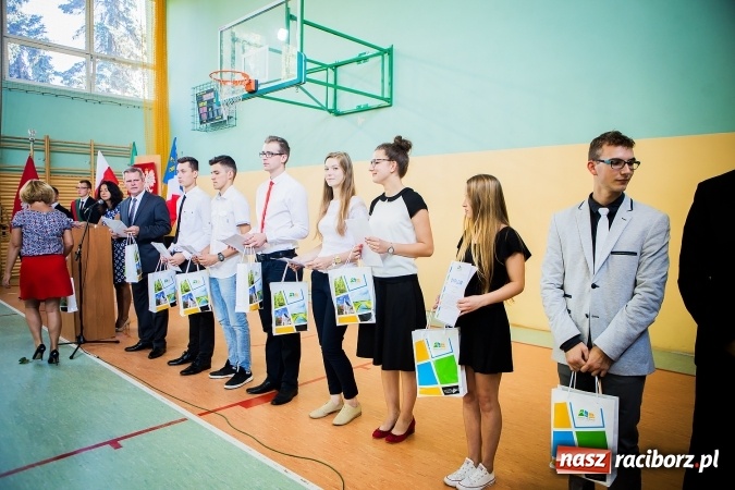 Zdjęcie w galerii na portalu naszraciborz.pl: W CKZiU nr 2 Mechanik odbyła się powiatowa inauguracja roku szkolnego 2016/2017 wiadomości z regionu