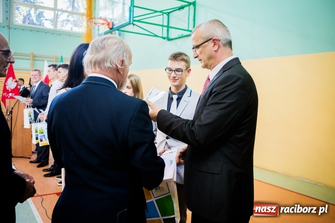 Zdjęcie w galerii na portalu naszraciborz.pl: W CKZiU nr 2 Mechanik odbyła się powiatowa inauguracja roku szkolnego 2016/2017 wiadomości z regionu