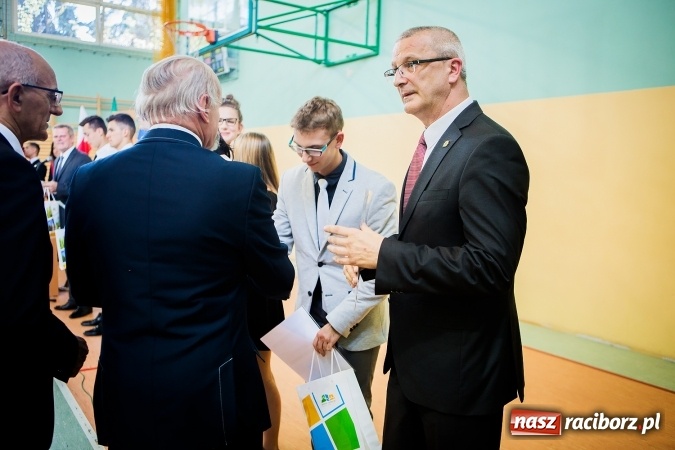 Zdjęcie w galerii na portalu naszraciborz.pl: W CKZiU nr 2 Mechanik odbyła się powiatowa inauguracja roku szkolnego 2016/2017 wiadomości z regionu