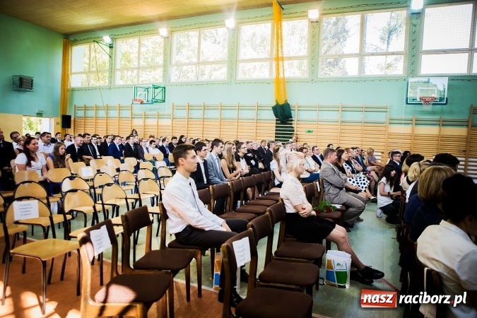Zdjęcie w galerii na portalu naszraciborz.pl: W CKZiU nr 2 Mechanik odbyła się powiatowa inauguracja roku szkolnego 2016/2017 wiadomości z regionu