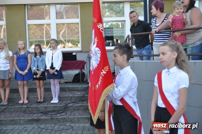 Zdjęcie w galerii na portalu naszraciborz.pl: Witaj szkoło! Szkoła Podstawowa nr 18 rozpoczęła rok szkolny. Powstały dwie klasy pierwsze wiadomości z regionu