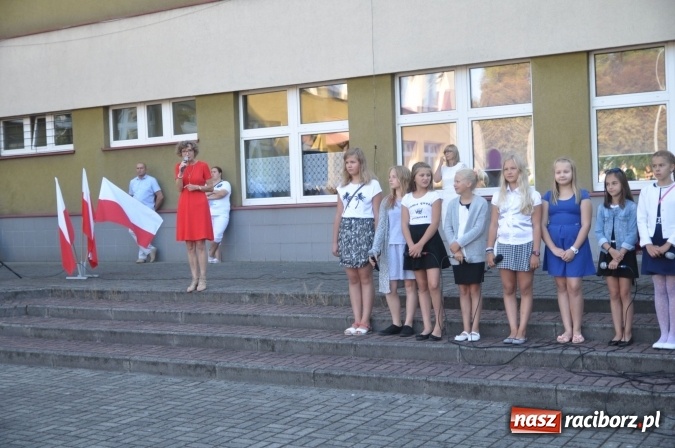 Zdjęcie w galerii na portalu naszraciborz.pl: Witaj szkoło! Szkoła Podstawowa nr 18 rozpoczęła rok szkolny. Powstały dwie klasy pierwsze wiadomości z regionu