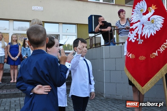 Zdjęcie w galerii na portalu naszraciborz.pl: Witaj szkoło! Szkoła Podstawowa nr 18 rozpoczęła rok szkolny. Powstały dwie klasy pierwsze wiadomości z regionu