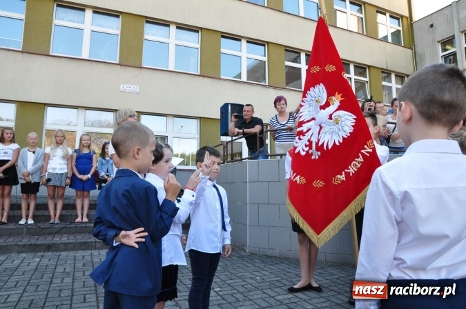 Zdjęcie w galerii na portalu naszraciborz.pl: Witaj szkoło! Szkoła Podstawowa nr 18 rozpoczęła rok szkolny. Powstały dwie klasy pierwsze wiadomości z regionu