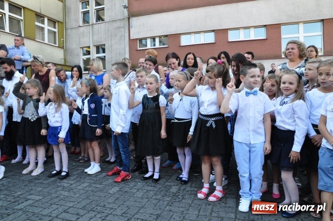 Zdjęcie w galerii na portalu naszraciborz.pl: Witaj szkoło! Szkoła Podstawowa nr 18 rozpoczęła rok szkolny. Powstały dwie klasy pierwsze wiadomości z regionu
