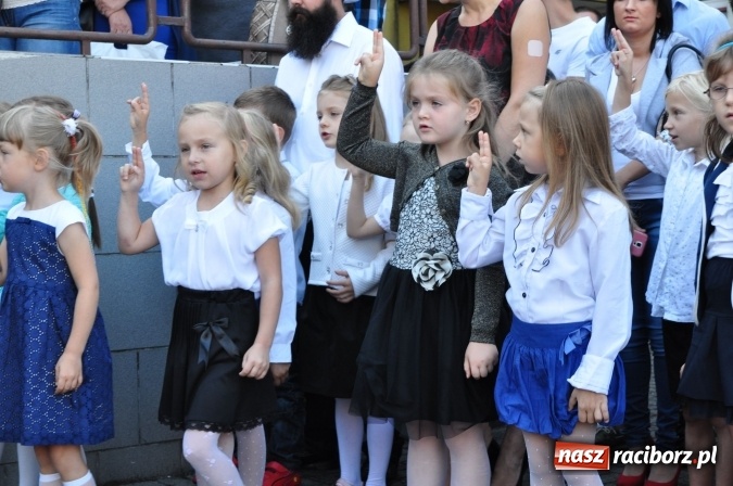 Zdjęcie w galerii na portalu naszraciborz.pl: Witaj szkoło! Szkoła Podstawowa nr 18 rozpoczęła rok szkolny. Powstały dwie klasy pierwsze wiadomości z regionu