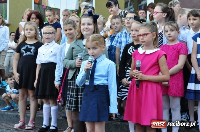 Zdjęcie w galerii na portalu naszraciborz.pl: Witaj szkoło! Szkoła Podstawowa nr 18 rozpoczęła rok szkolny. Powstały dwie klasy pierwsze wiadomości z regionu