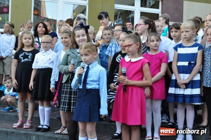 Zdjęcie w galerii na portalu naszraciborz.pl: Witaj szkoło! Szkoła Podstawowa nr 18 rozpoczęła rok szkolny. Powstały dwie klasy pierwsze wiadomości z regionu
