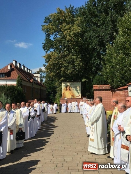 Zdjęcie w galerii na portalu naszraciborz.pl: Pielgrzymka księży do Łagiewnik wiadomości z regionu