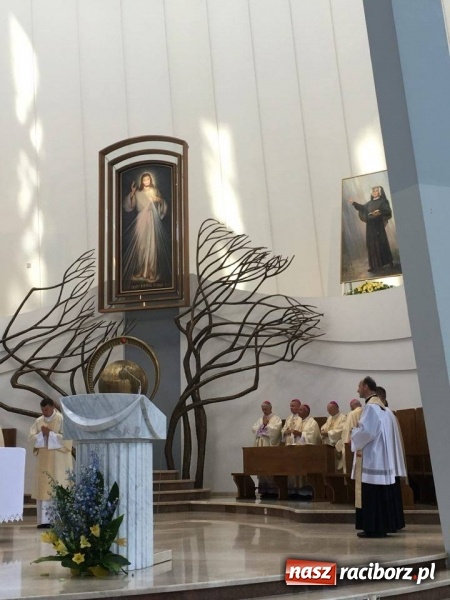 Zdjęcie w galerii na portalu naszraciborz.pl: Pielgrzymka księży do Łagiewnik wiadomości z regionu