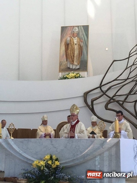 Zdjęcie w galerii na portalu naszraciborz.pl: Pielgrzymka księży do Łagiewnik wiadomości z regionu