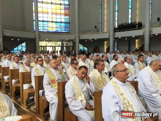 Zdjęcie w galerii na portalu naszraciborz.pl: Pielgrzymka księży do Łagiewnik wiadomości z regionu