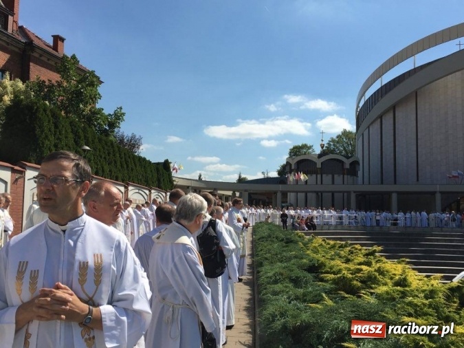 Zdjęcie w galerii na portalu naszraciborz.pl: Pielgrzymka księży do Łagiewnik wiadomości z regionu