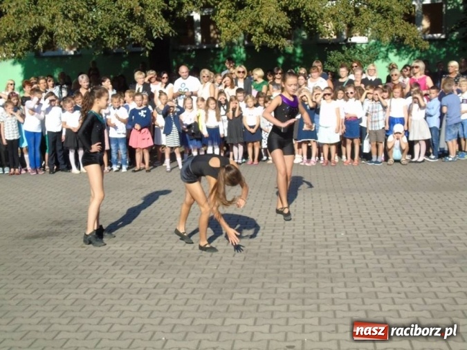 Zdjęcie w galerii na portalu naszraciborz.pl: Żegnamy lato na rok. Rozpoczęcie Roku Szkolnego w SP 13 wiadomości z regionu