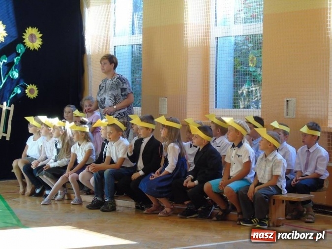 Zdjęcie w galerii na portalu naszraciborz.pl: Żegnamy lato na rok. Rozpoczęcie Roku Szkolnego w SP 13 wiadomości z regionu