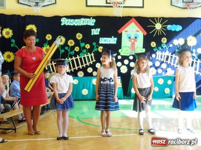 Zdjęcie w galerii na portalu naszraciborz.pl: Żegnamy lato na rok. Rozpoczęcie Roku Szkolnego w SP 13 wiadomości z regionu