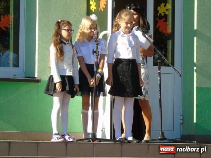 Zdjęcie w galerii na portalu naszraciborz.pl: Żegnamy lato na rok. Rozpoczęcie Roku Szkolnego w SP 13 wiadomości z regionu