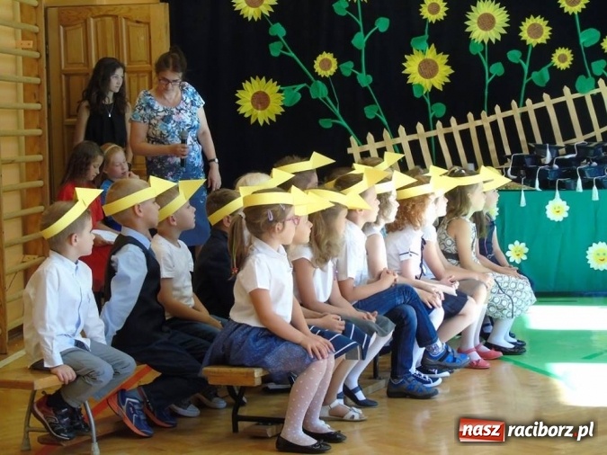 Zdjęcie w galerii na portalu naszraciborz.pl: Żegnamy lato na rok. Rozpoczęcie Roku Szkolnego w SP 13 wiadomości z regionu