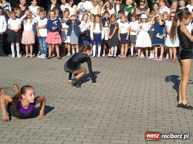 Zdjęcie w galerii na portalu naszraciborz.pl: Żegnamy lato na rok. Rozpoczęcie Roku Szkolnego w SP 13 wiadomości z regionu