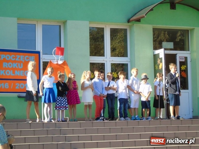 Zdjęcie w galerii na portalu naszraciborz.pl: Żegnamy lato na rok. Rozpoczęcie Roku Szkolnego w SP 13 wiadomości z regionu