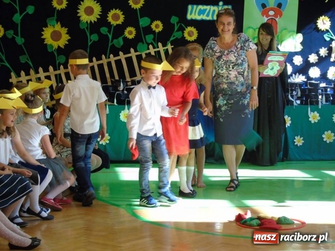 Zdjęcie w galerii na portalu naszraciborz.pl: Żegnamy lato na rok. Rozpoczęcie Roku Szkolnego w SP 13 wiadomości z regionu