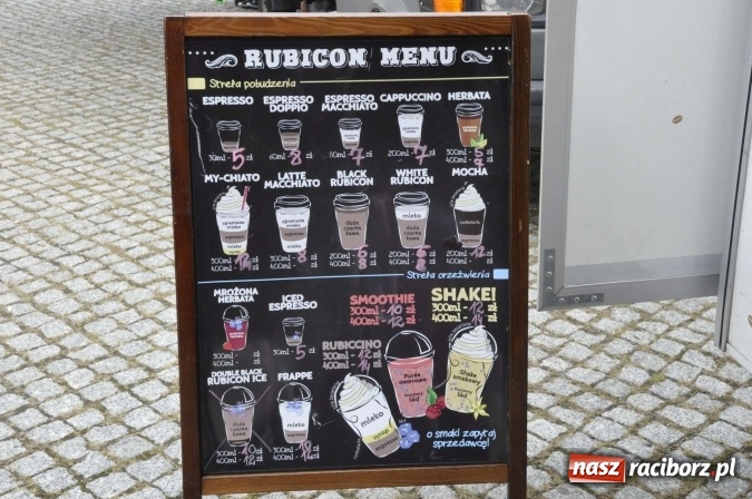 Zdjęcie w galerii na portalu naszraciborz.pl: Na Zamku Piastowskim ruszył I raciborski zlot food trucków. Dziedziniec pełen zapachów  wiadomości z regionu