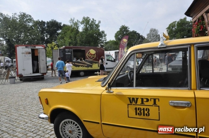 Zdjęcie w galerii na portalu naszraciborz.pl: Na Zamku Piastowskim ruszył I raciborski zlot food trucków. Dziedziniec pełen zapachów  wiadomości z regionu
