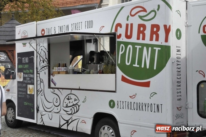 Zdjęcie w galerii na portalu naszraciborz.pl: Na Zamku Piastowskim ruszył I raciborski zlot food trucków. Dziedziniec pełen zapachów  wiadomości z regionu