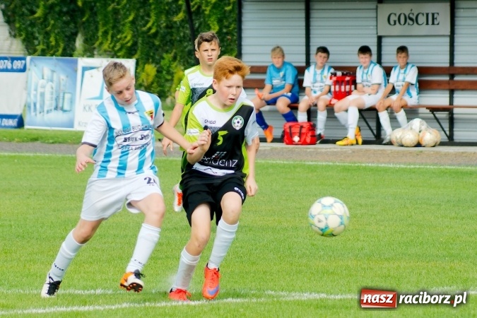 Zdjęcie w galerii na portalu naszraciborz.pl: Trampkarze Tworkowa bezlitośni dla Chwałowic wiadomości z regionu