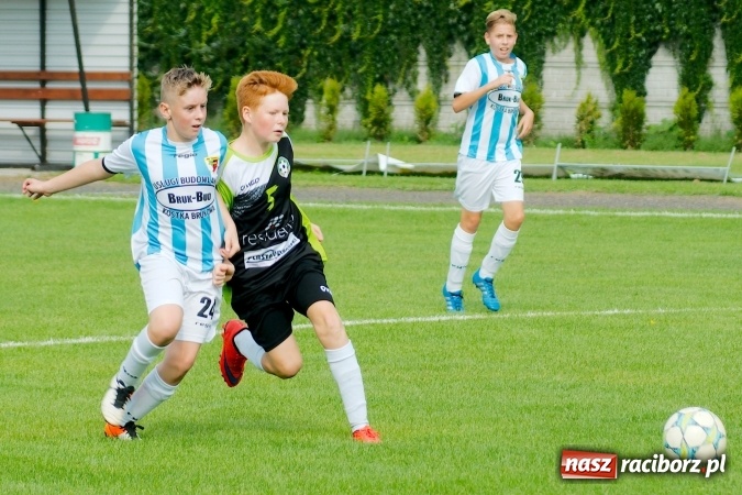 Zdjęcie w galerii na portalu naszraciborz.pl: Trampkarze Tworkowa bezlitośni dla Chwałowic wiadomości z regionu