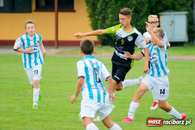 Zdjęcie w galerii na portalu naszraciborz.pl: Trampkarze Tworkowa bezlitośni dla Chwałowic wiadomości z regionu