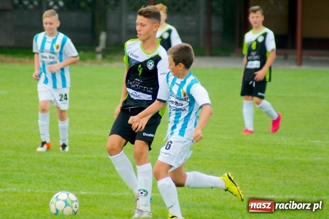 Zdjęcie w galerii na portalu naszraciborz.pl: Trampkarze Tworkowa bezlitośni dla Chwałowic wiadomości z regionu