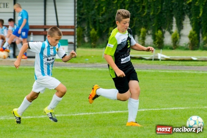 Zdjęcie w galerii na portalu naszraciborz.pl: Trampkarze Tworkowa bezlitośni dla Chwałowic wiadomości z regionu