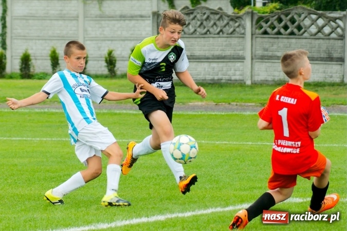 Zdjęcie w galerii na portalu naszraciborz.pl: Trampkarze Tworkowa bezlitośni dla Chwałowic wiadomości z regionu