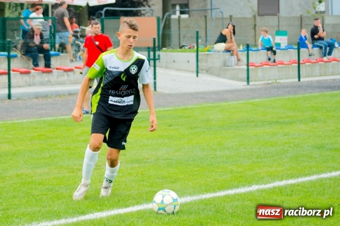 Zdjęcie w galerii na portalu naszraciborz.pl: Trampkarze Tworkowa bezlitośni dla Chwałowic wiadomości z regionu