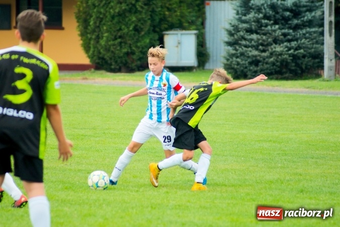 Zdjęcie w galerii na portalu naszraciborz.pl: Trampkarze Tworkowa bezlitośni dla Chwałowic wiadomości z regionu