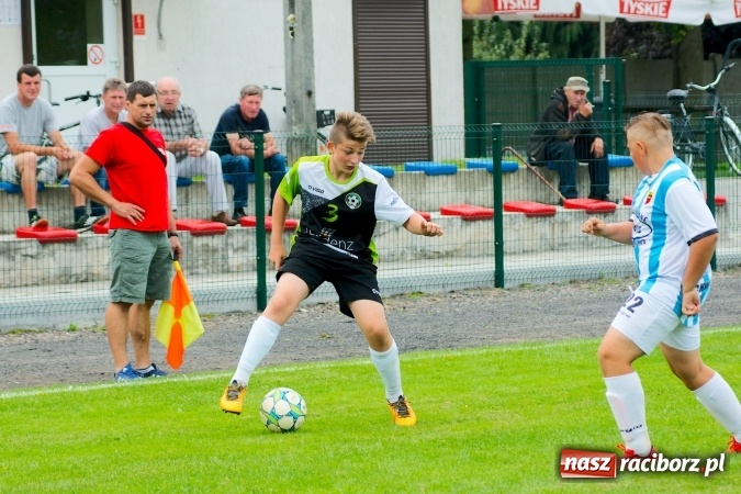 Zdjęcie w galerii na portalu naszraciborz.pl: Trampkarze Tworkowa bezlitośni dla Chwałowic wiadomości z regionu