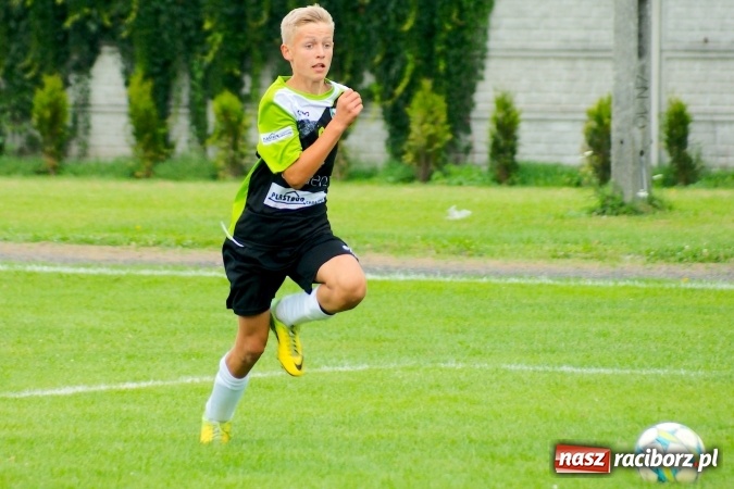 Zdjęcie w galerii na portalu naszraciborz.pl: Trampkarze Tworkowa bezlitośni dla Chwałowic wiadomości z regionu
