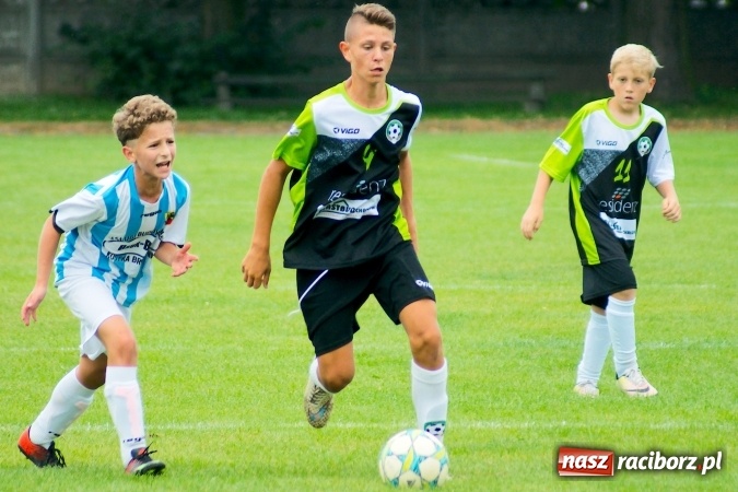 Zdjęcie w galerii na portalu naszraciborz.pl: Trampkarze Tworkowa bezlitośni dla Chwałowic wiadomości z regionu