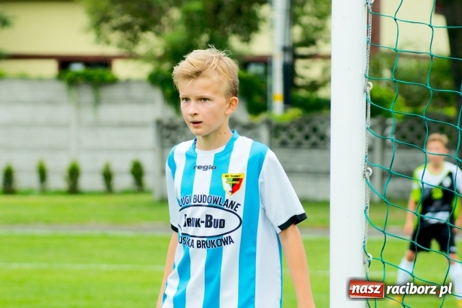 Zdjęcie w galerii na portalu naszraciborz.pl: Trampkarze Tworkowa bezlitośni dla Chwałowic wiadomości z regionu