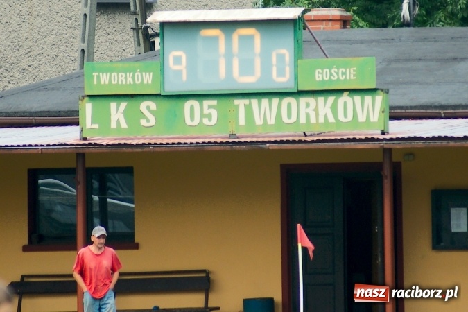 Zdjęcie w galerii na portalu naszraciborz.pl: Trampkarze Tworkowa bezlitośni dla Chwałowic wiadomości z regionu